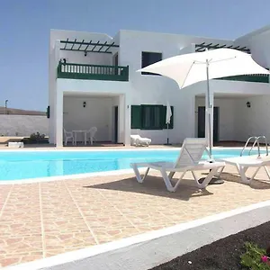 https://playa-alhambra-2.in-canary-islands.com
